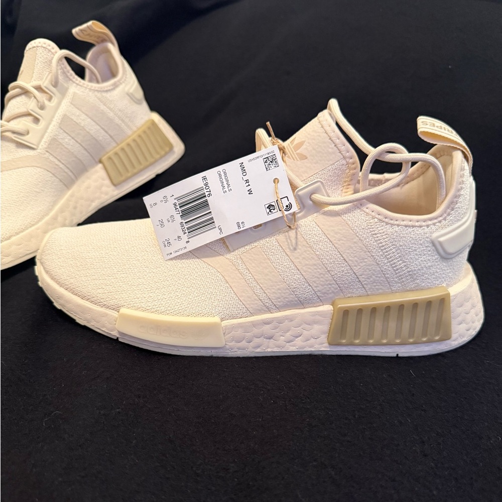Adidas NMD_R1 Shoes NWT